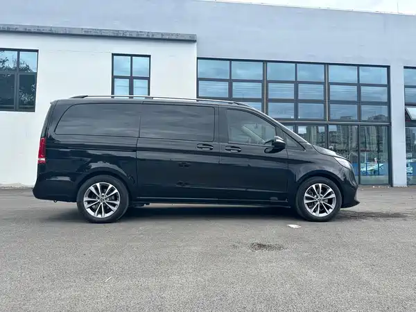 Mercedes-Benz V-Class 2022, фото 12