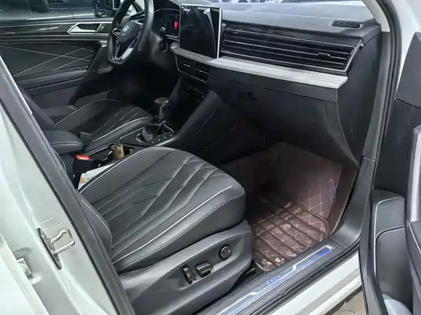 Volkswagen Tiguan L PHEV 2023, фото 9