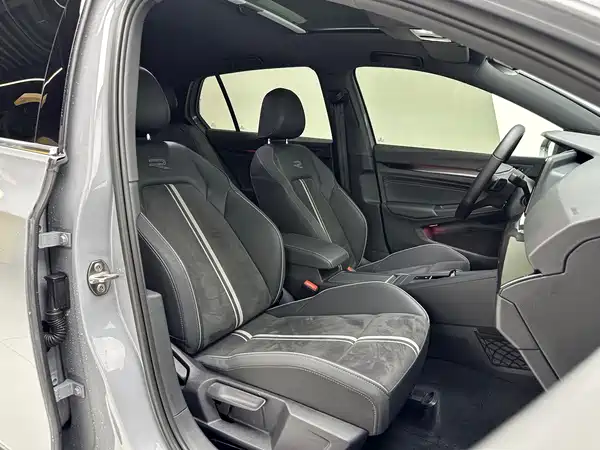 Volkswagen Golf 2023, фото 16