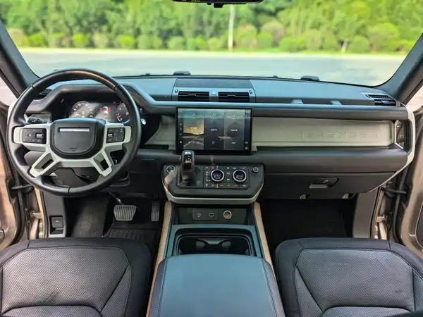 Land Rover Defender 2022, фото 10