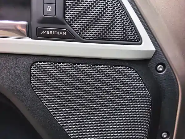 Land Rover Defender 2022, фото 19