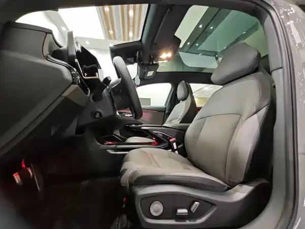 Hongqi EH7 2025, фото 9