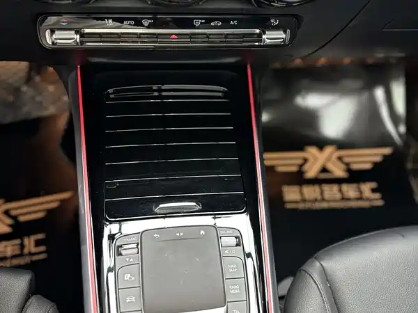Mercedes-Benz GLB 2024, фото 8