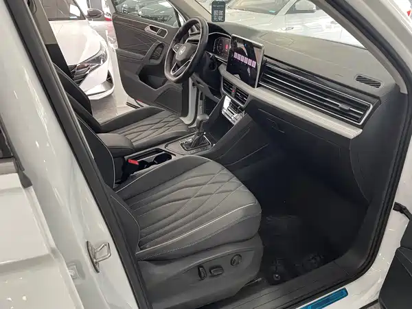 Volkswagen Tiguan L 2023, фото 7