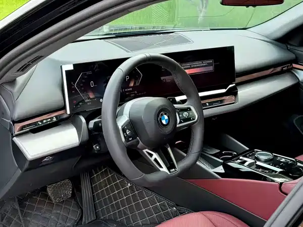 BMW 5 Series 2025, фото 3