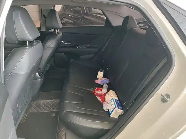 Hyundai Elantra 2023, фото 12