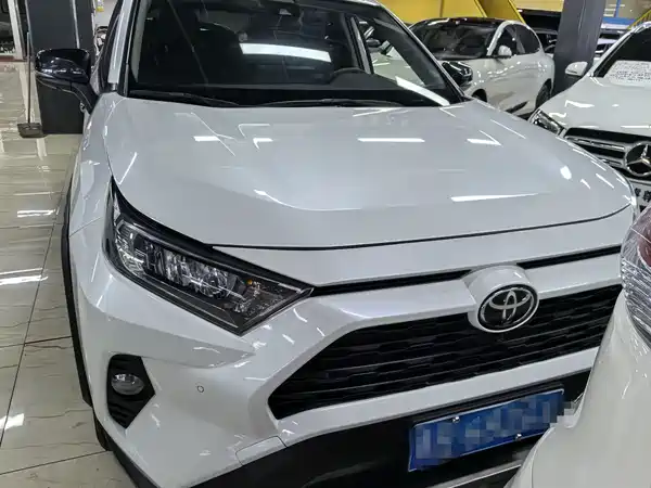 Toyota RAV4 2022, фото 2