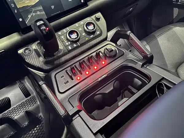 Land Rover Defender 2023, фото 12
