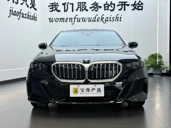 BMW 5 Series 2025, фото 2