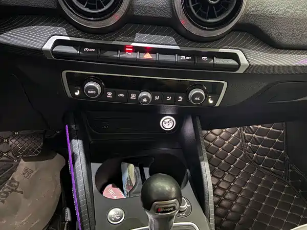 Audi Q2L 2022, фото 27