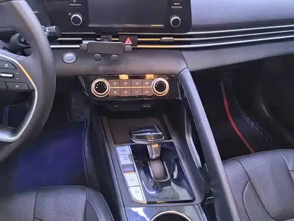 Hyundai Elantra 2022, фото 10