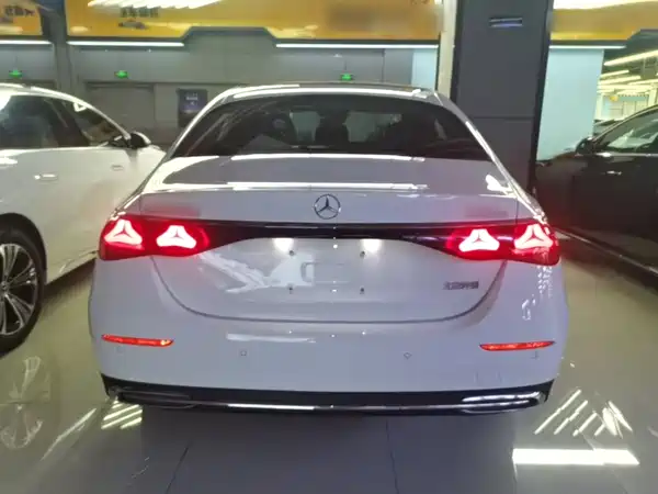Mercedes-Benz E-Class 2024, фото 5
