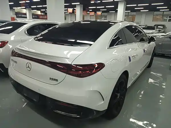 Mercedes-Benz EQE 2022, фото 7