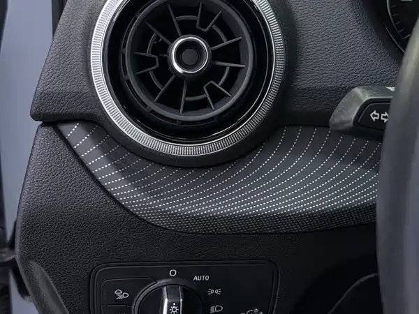 Audi Q2L 2022, фото 13