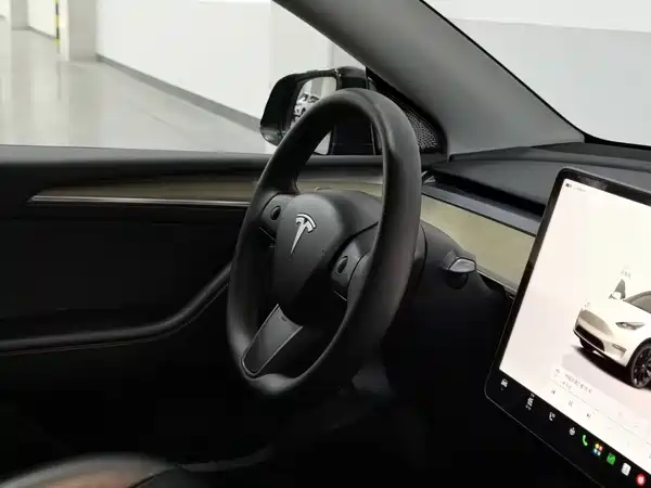 Tesla Model Y 2022, фото 22