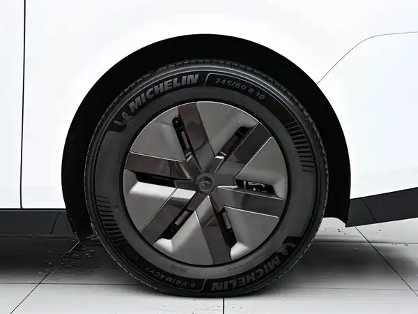 Li Auto MEGA 2025, фото 50