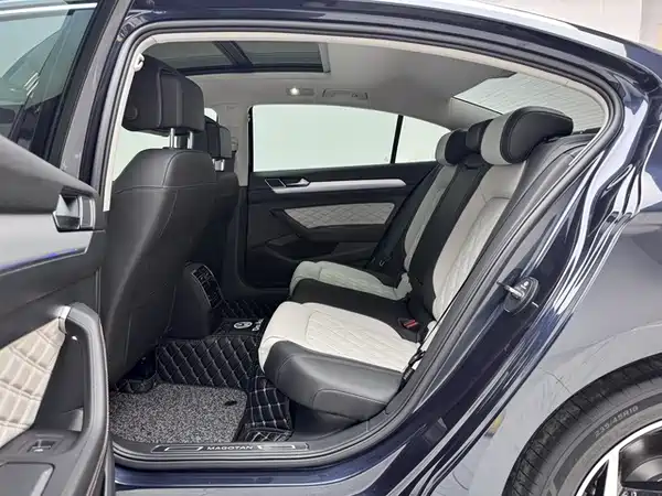 Volkswagen Magotan 2023, фото 9