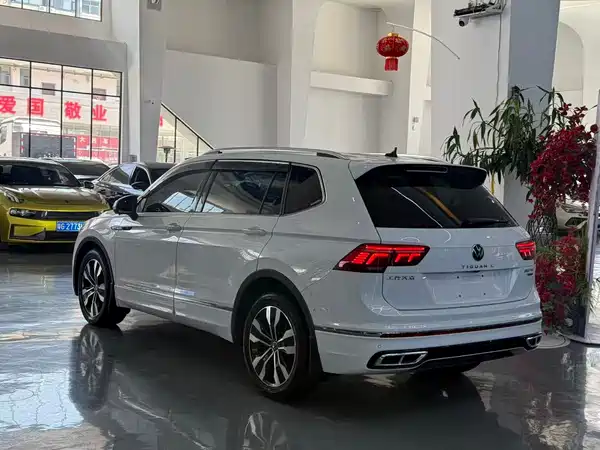 Volkswagen Tiguan L 2023, фото 9