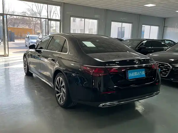Mercedes-Benz E-Class 2025, фото 8