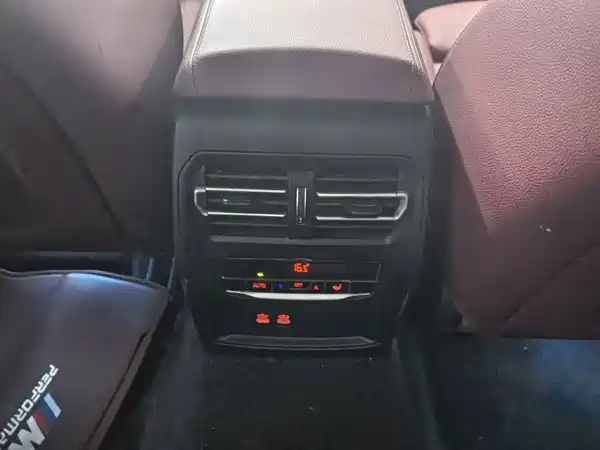 BMW 3 Series 2024, фото 32