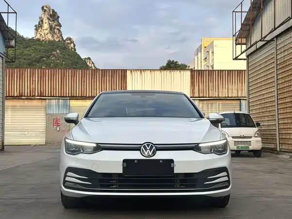 Volkswagen Golf 2023, фото 2