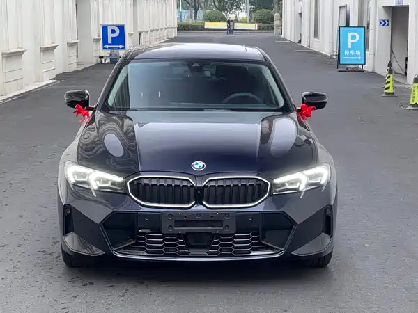 BMW 3 Series 2025, фото 2