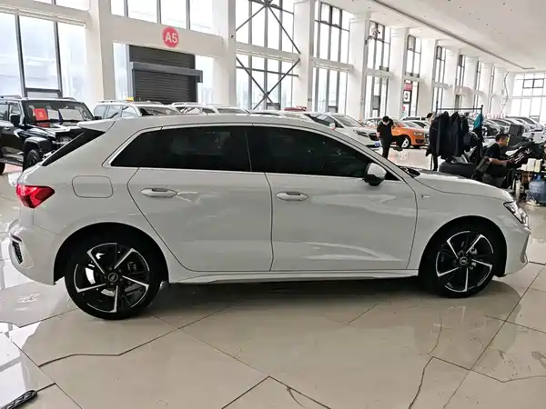 Audi A3 2023, фото 8