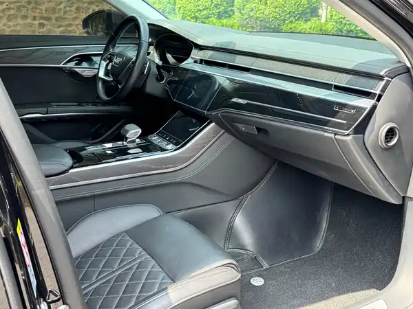 Audi A8 2023, фото 14