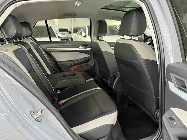 Volkswagen Golf 2023, фото 16