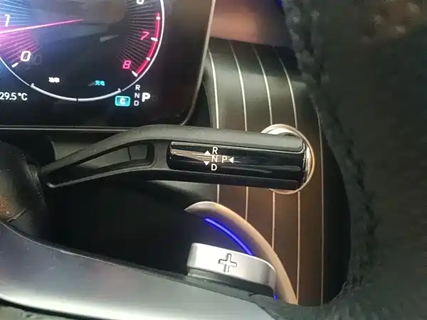 Mercedes-Benz GLC 2023, фото 13
