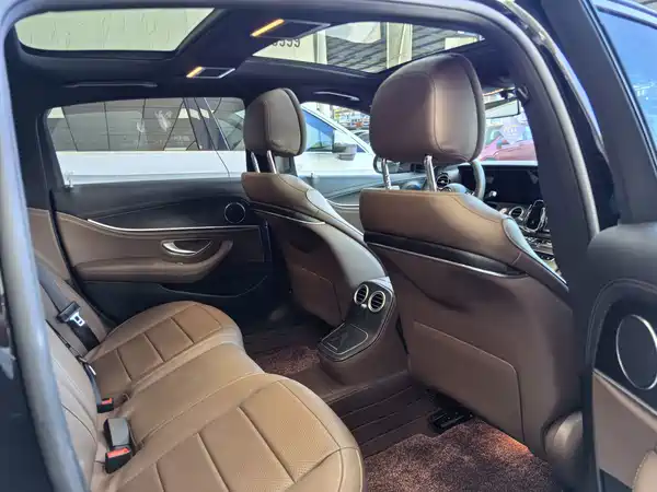 Mercedes-Benz E-Class 2023, фото 8