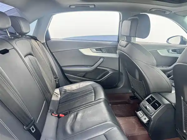 Audi A4L 2022, фото 8