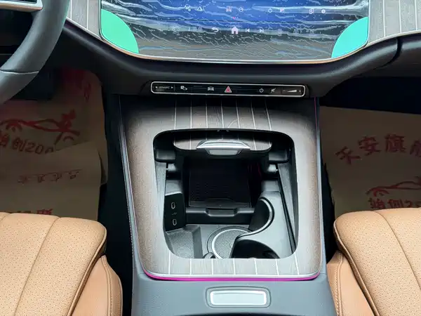 Mercedes-Benz E-Class 2025, фото 12