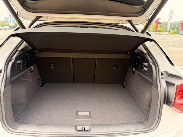 Audi Q2L 2022, фото 17