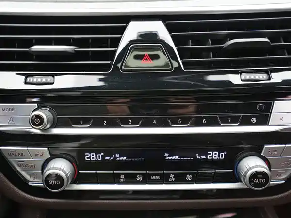 BMW 5 Series 2022, фото 10