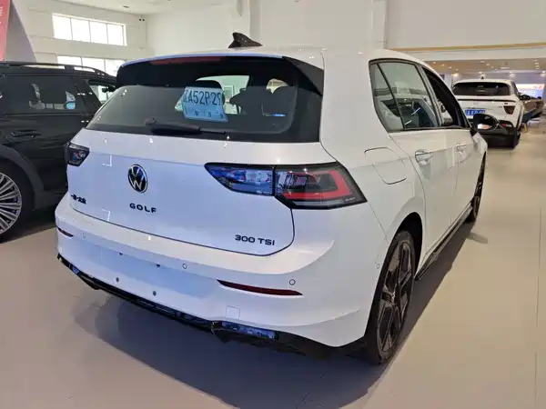 Volkswagen Golf 2025, фото 3