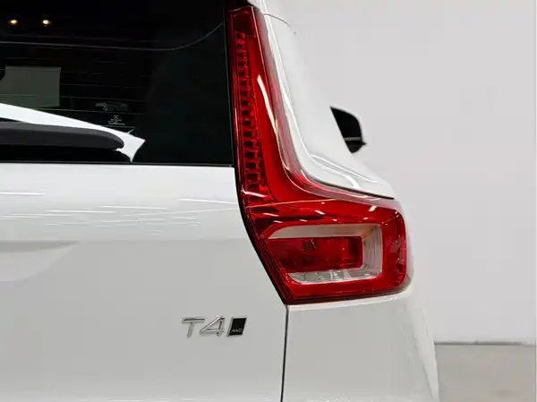 Volvo XC40 2022, фото 17