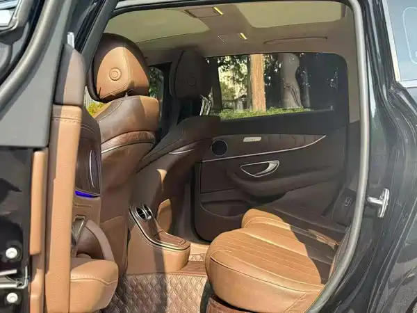 Mercedes-Benz E-Class 2023, фото 4