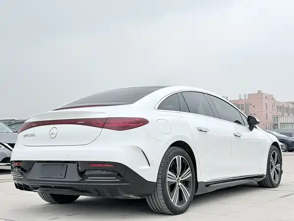 Mercedes-Benz EQE 2022, фото 11