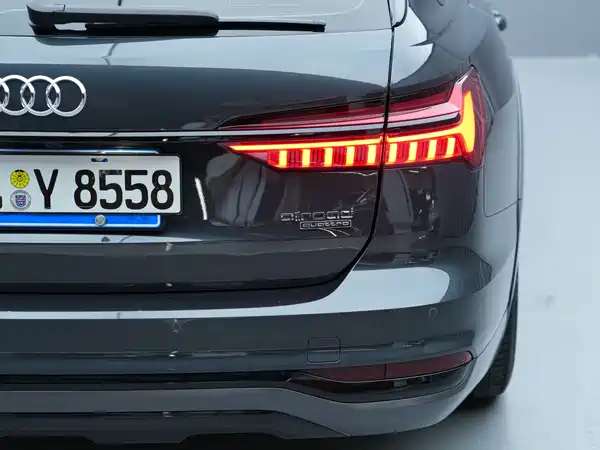 Audi A6 2022, фото 16
