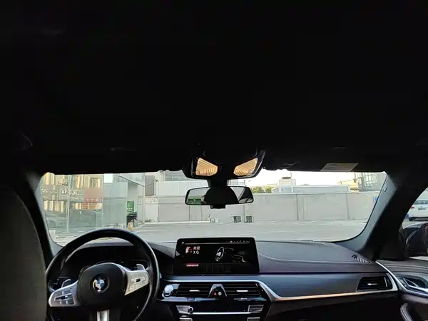 BMW 5 Series 2023, фото 17