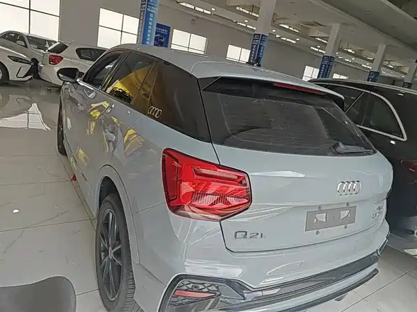 Audi Q2L 2022, фото 5