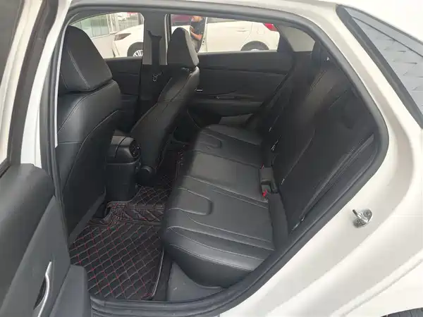 Hyundai Elantra 2023, фото 7