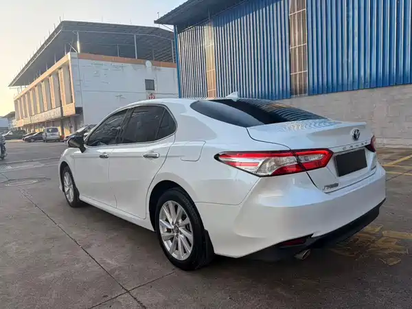 Toyota Camry 2023, фото 7