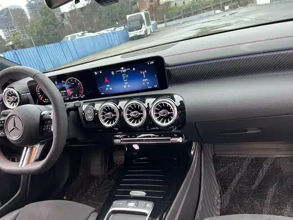 Mercedes-Benz A-Class 2025, фото 10