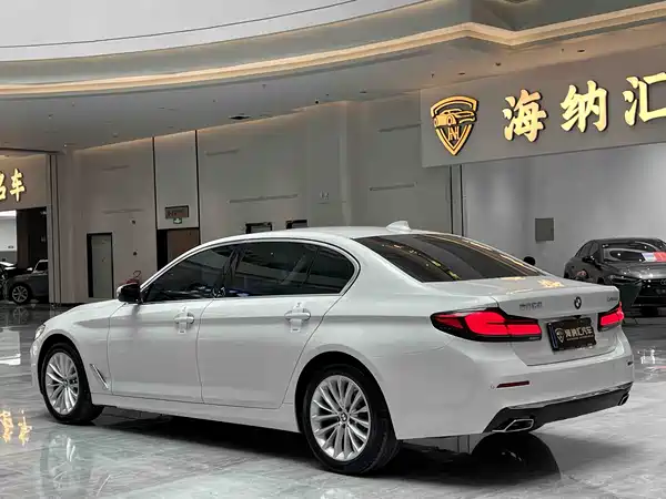 BMW 5 Series 2022, фото 3