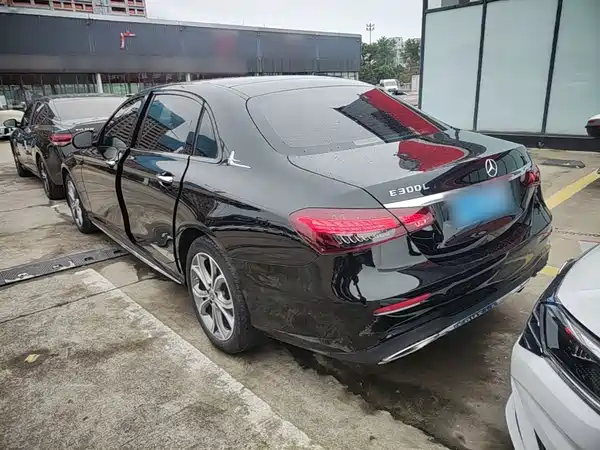 Mercedes-Benz E-Class 2023, фото 4