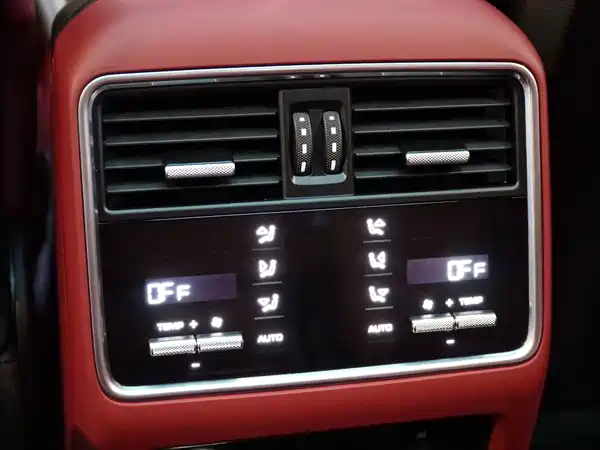 Porsche Cayenne PHEV 2023, фото 24