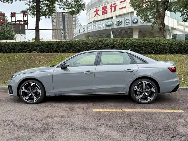 Audi A4L 2025, фото 3