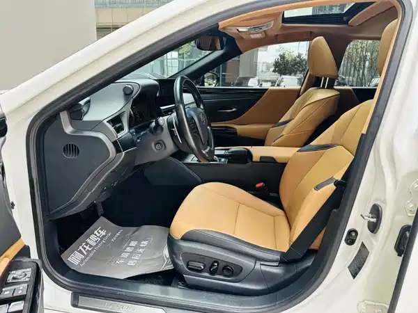 Lexus ES 2021, фото 11